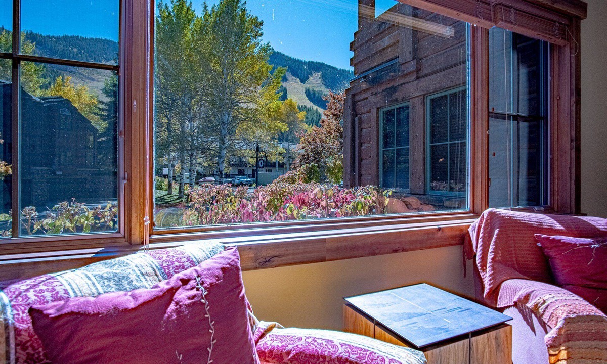 Warm Springs Condo | Lux Baldy Vista at Warm Springs Home + Hot Tub - Walk to SV Ski Lifts