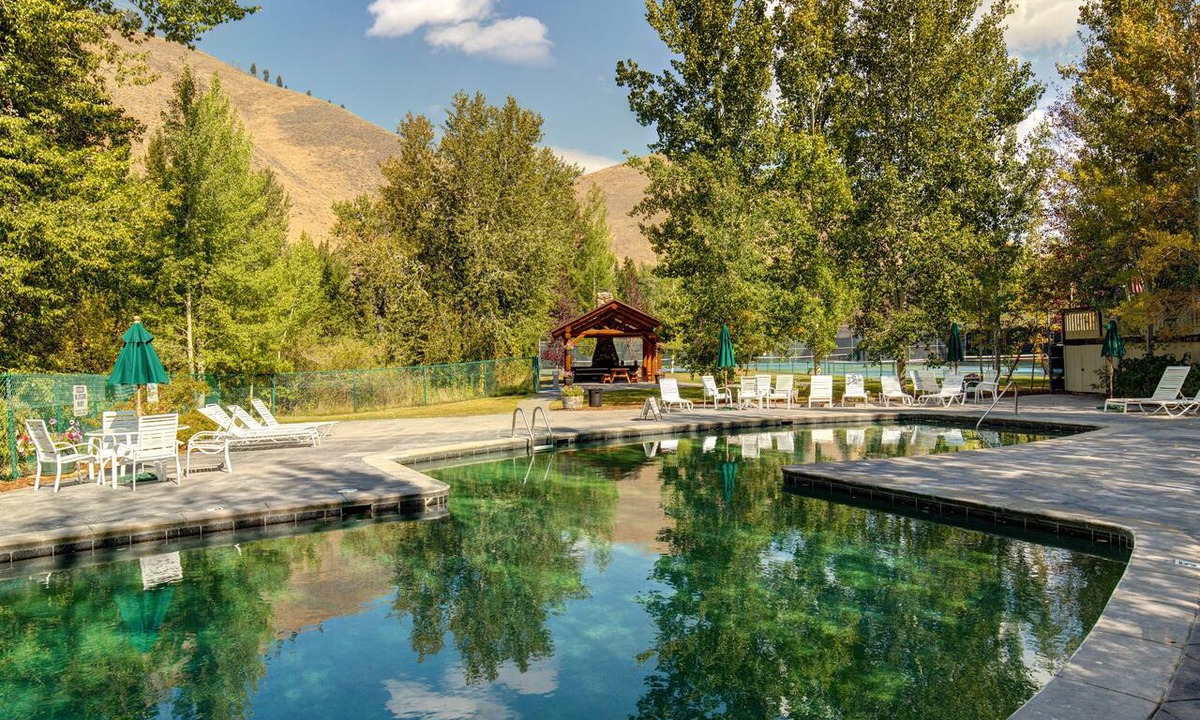 Warm Springs Condo | Luxe Ketchum Condo | Pool | Pickleball | Hot Tub
