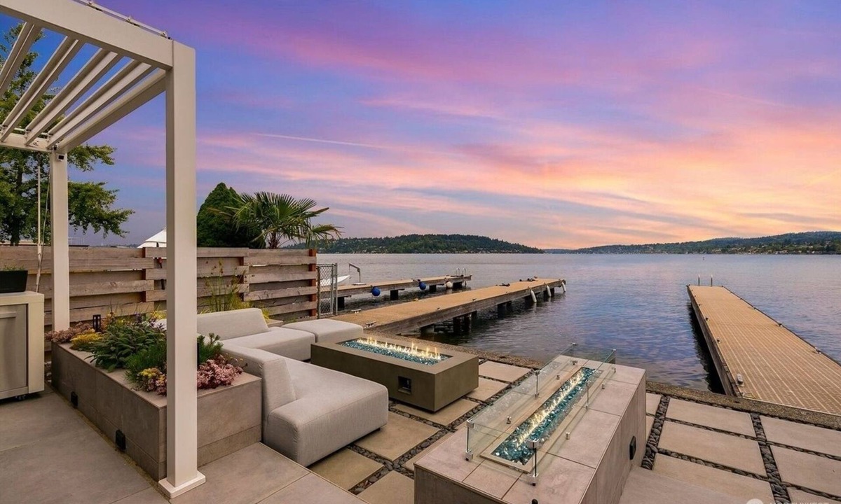 Bryn Mawr-Skyway House | Luxe Waterfront Estate Annex Hot Tub Private dock