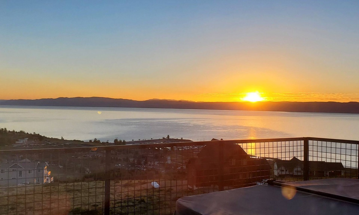 Harbor Village House | Luxurious farmhouse industrial design. Private HotTub, relax with gorgeous views