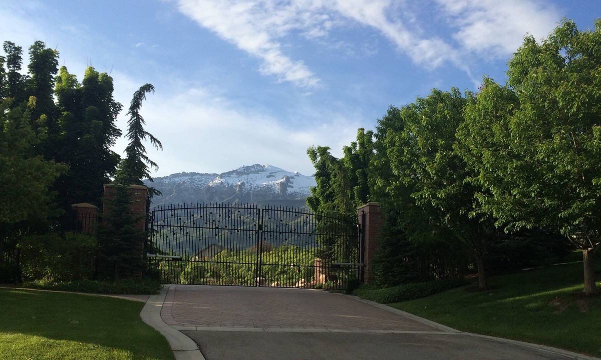 Alpine House | Luxurious home sleeps 30+! Great for Family Reunions, Corporate Retreats & more!
