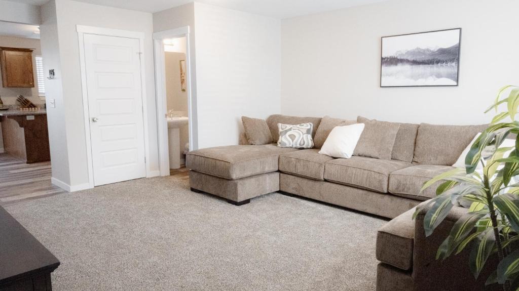 Idaho Falls Apartment | Luxurious Townhome Suites Near Airport #4