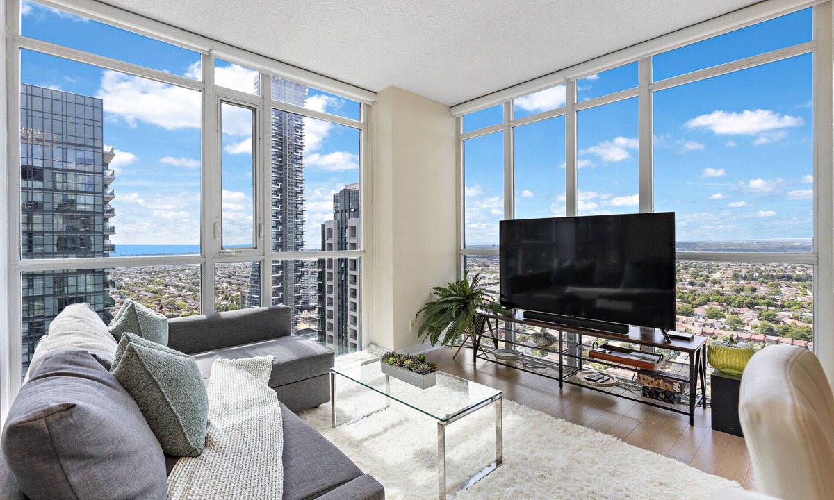 Downtown Mississauga Condo | Luxury 2.5 Bedroom 2 Bathroom 1 Parking Spot Near SQ1 Condo Breathtaking Views!