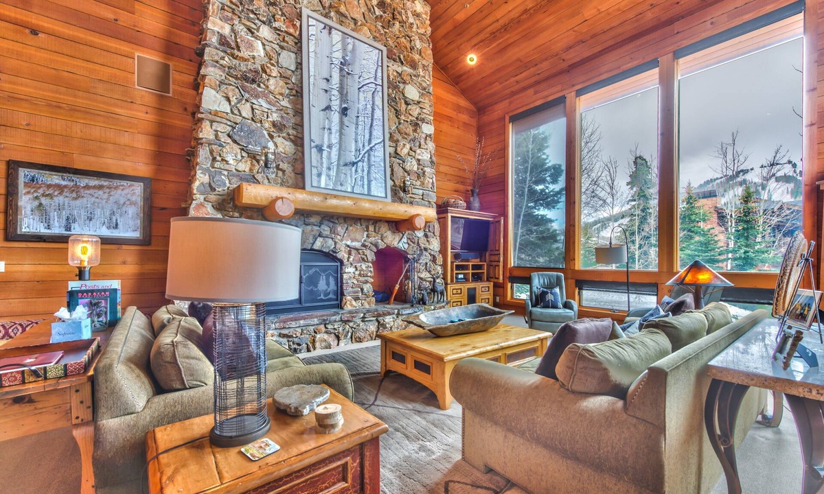 Deer Valley House | Luxury Amenities, Media & Workout Rooms, Private Hot Tub + BBQ!