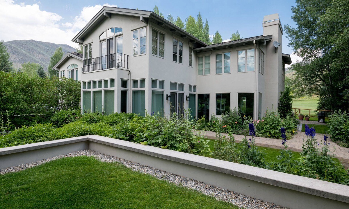 Sun Valley House | Luxury Fairway Road home on SV golf course. Pets. Air conditioned. Fenced yard.