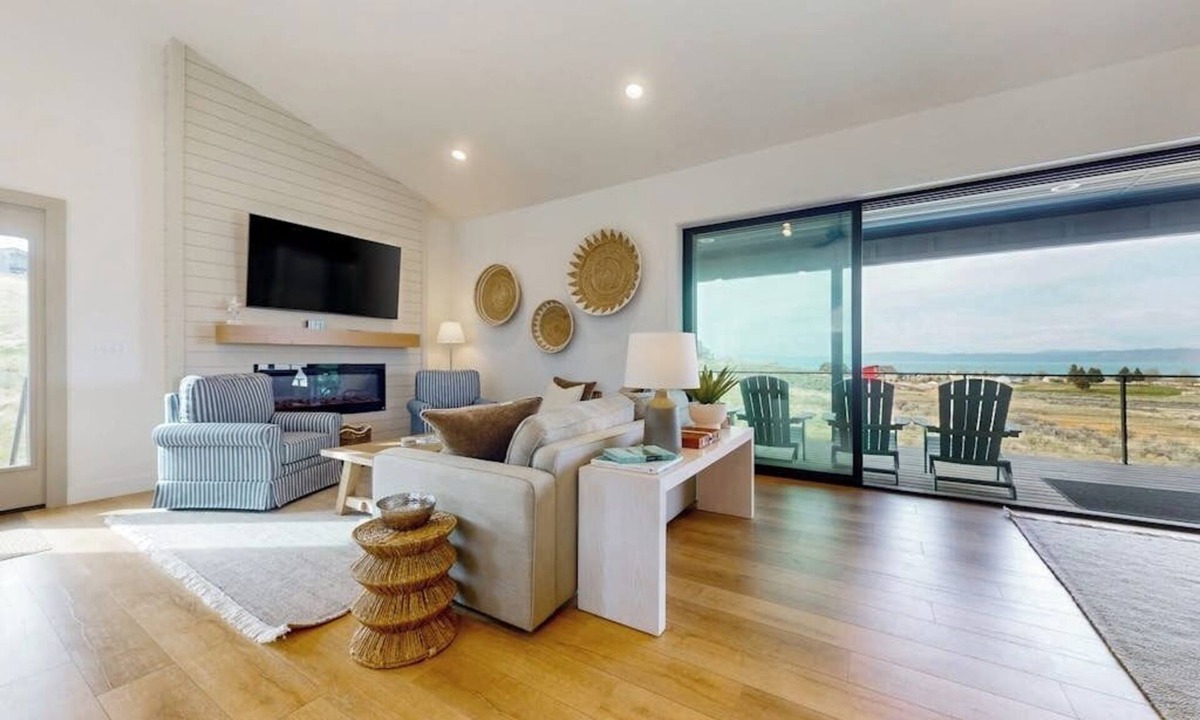 Sweetwater House | Luxury home w/private pickleball and basketball courts, WIFI and close to lake