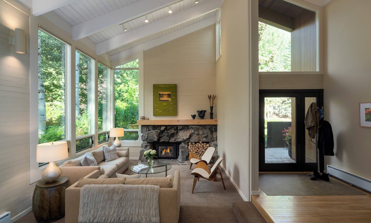 Ketchum House | Luxury Home With Lots of Light, Outdoor Space and a Short Walk to Ketchum