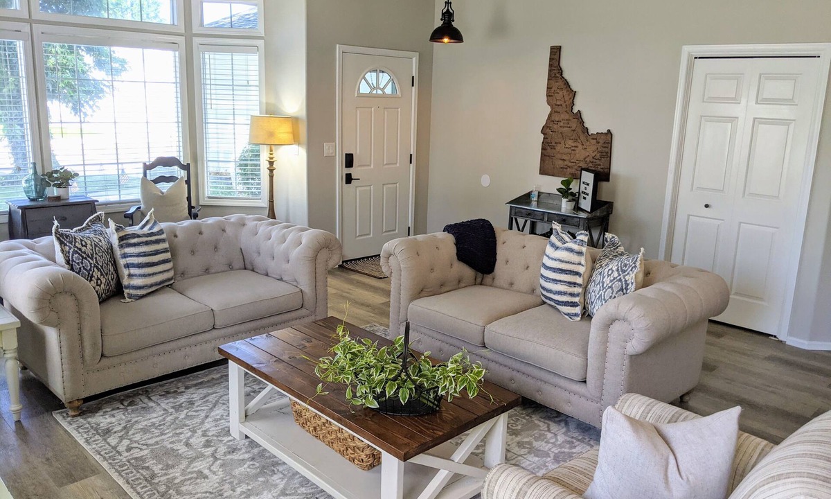 Meridian House | Majestic Meridian BnB - Spacious 4BR/2BA & Cinema