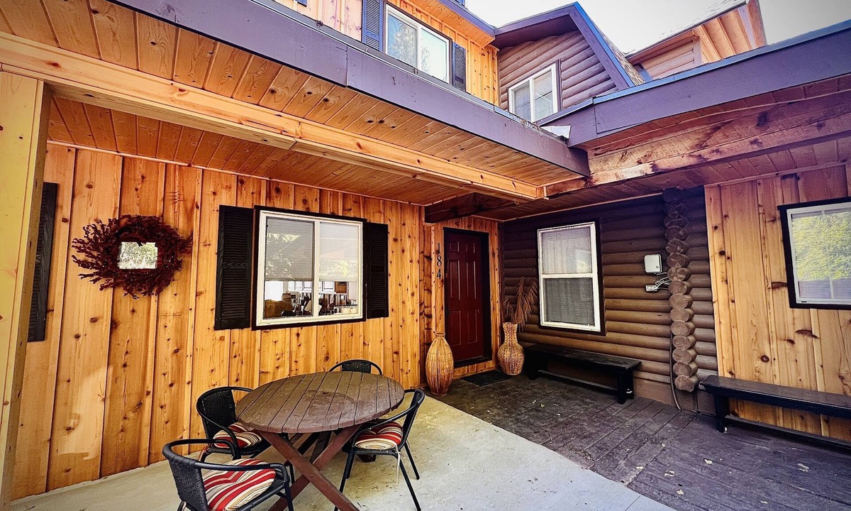 Garden City Cabin | MAMA BEAR CABIN -RUSTIC LOG Cabin Retreat - Boat Parking - All Size Groups