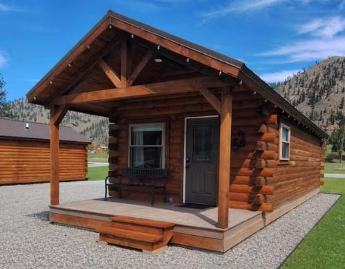 Superior House | Micham's Clark Fork River Retreat - River Front, Mountain View, Fire Pit - Cabin 2