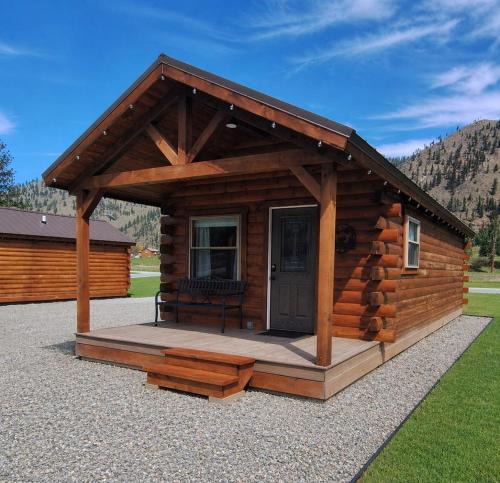 Superior House | Micham's Clark Fork River Retreat - River Front, Mountain View, Fire Pit - Cabin 4