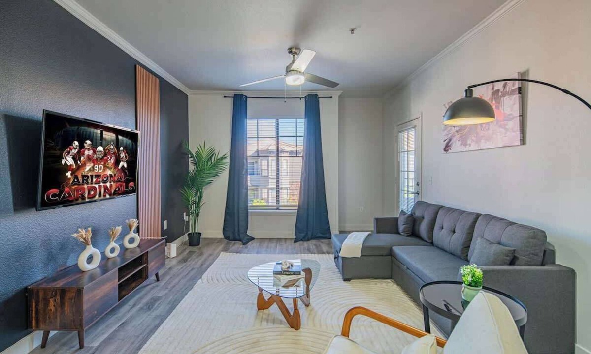 Glendale Sports and Entertainment District Apartment | Mins To Westgate & Stadium | Pool Gym W/D Parking