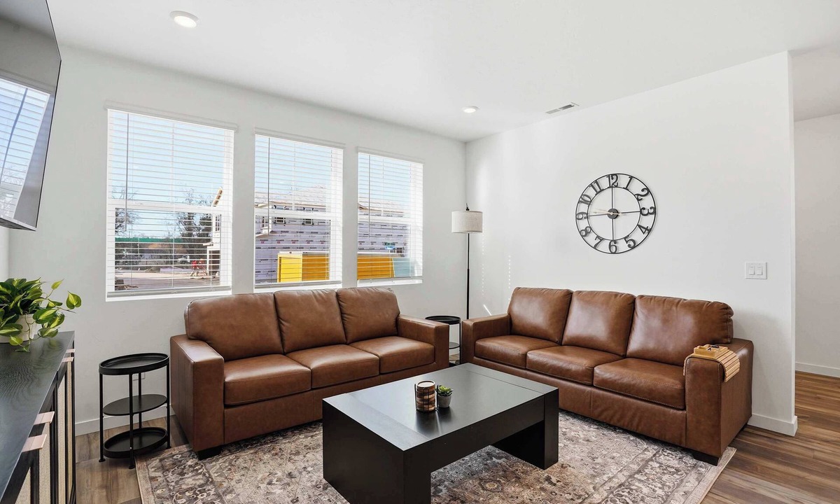 Eagle House | Modern 4BR Home in Eagle | Sleeps 11 | Pool, Park, Near Boise