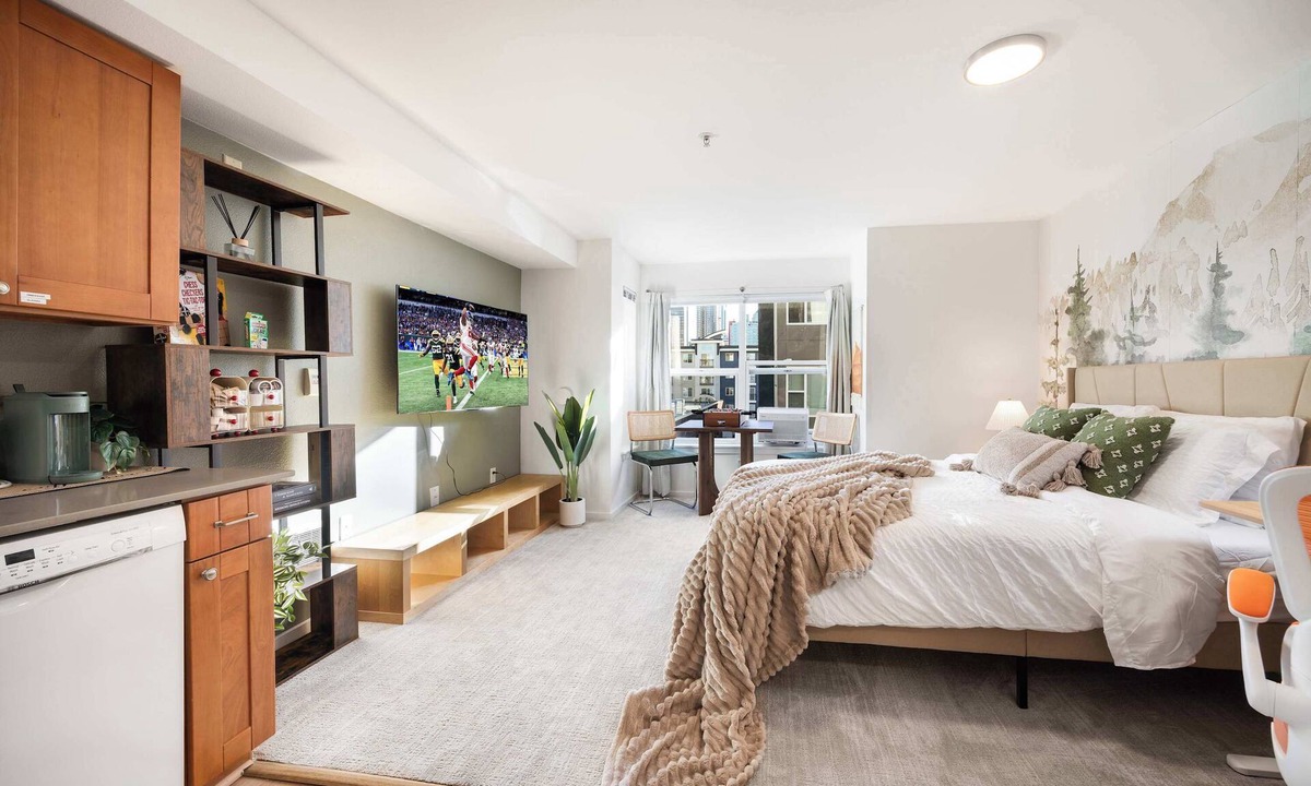 Belltown Apartment | Modern 99WS DT Studio, Space Needle & Lumen Field
