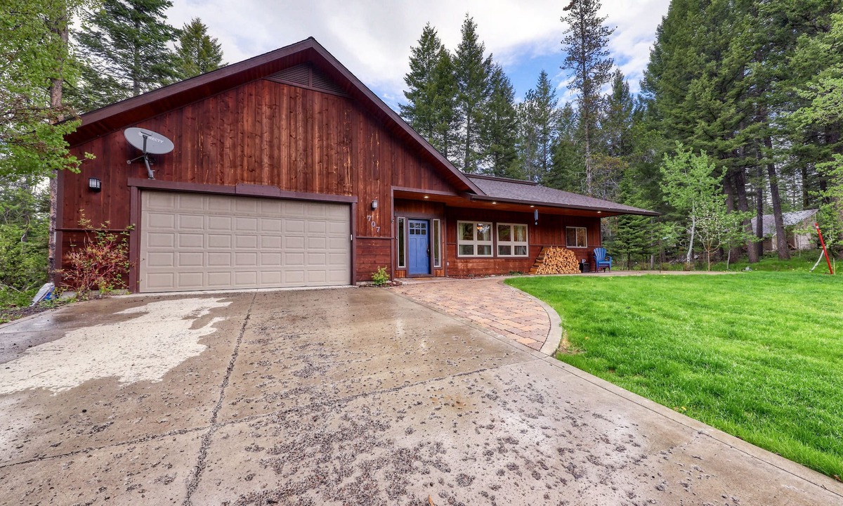 McCall Cabin | Modern cabin w/ WiFi, game room & wood stove - walk to town, golf & Payette Lake