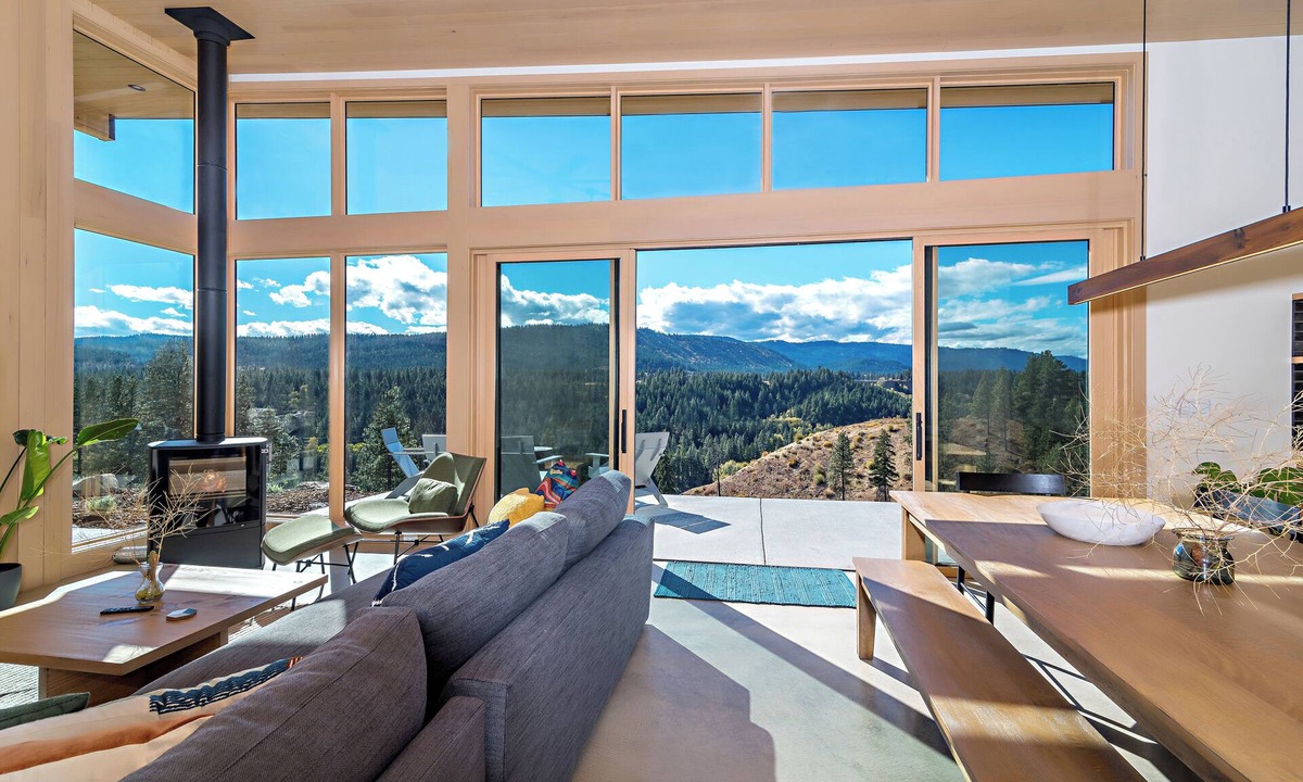 Cle Elum House | Modern Mountain Retreat w/Hot Tub and River Views