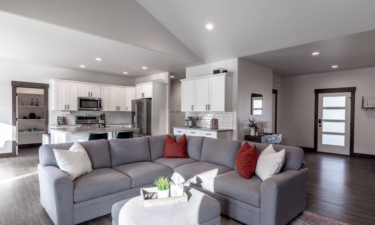Moscow House | Modern New 3BR Family Home Near University of Idaho