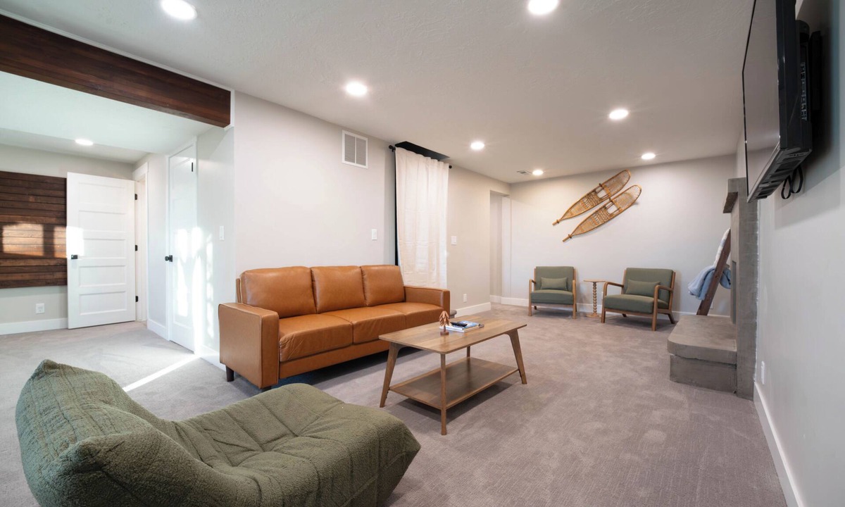 Bountiful House | Modern Ski Retreat, Hot Tub + 15 Min to SLC