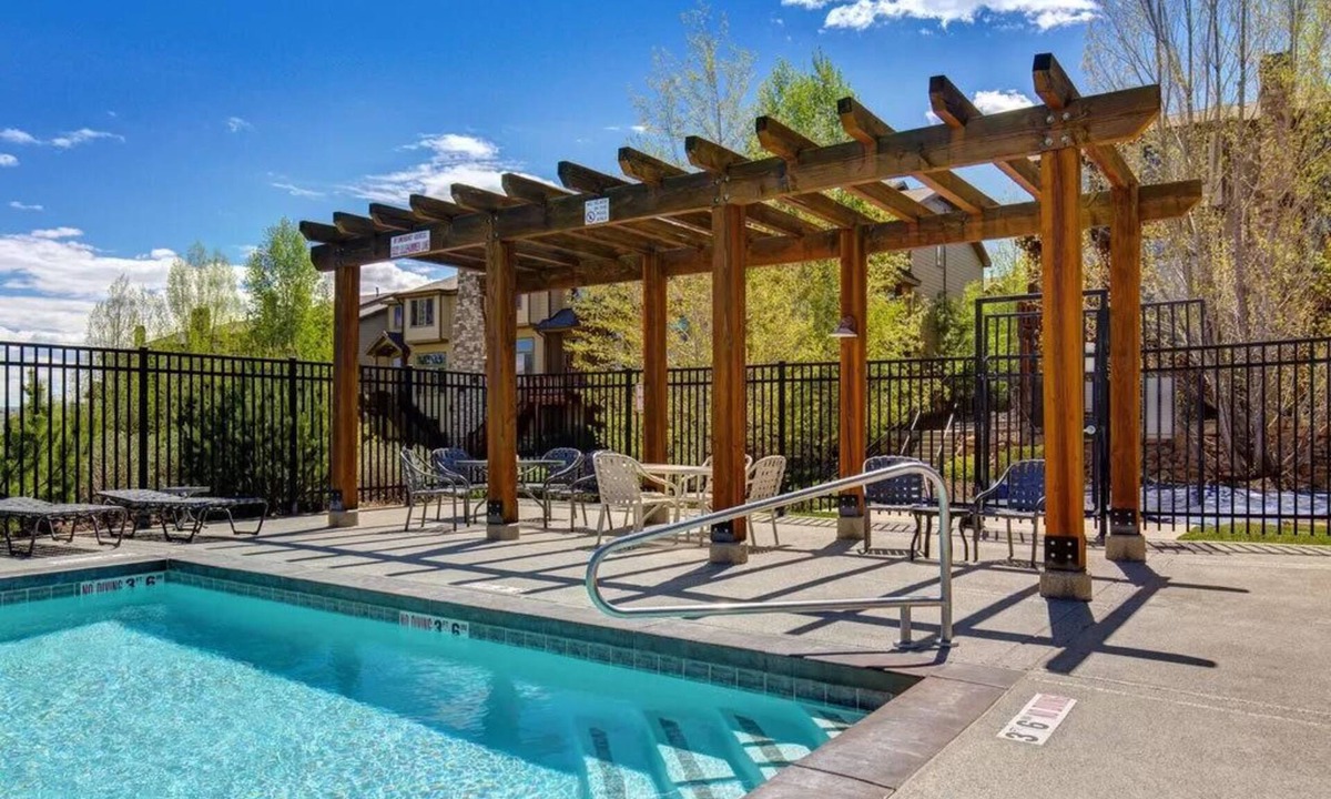 Bear Hollow Village Condo | Moose Mgmt at Bear Hollow 1104 Outdoor Patio-Pool-Free Bus Route-Dogs Welcome