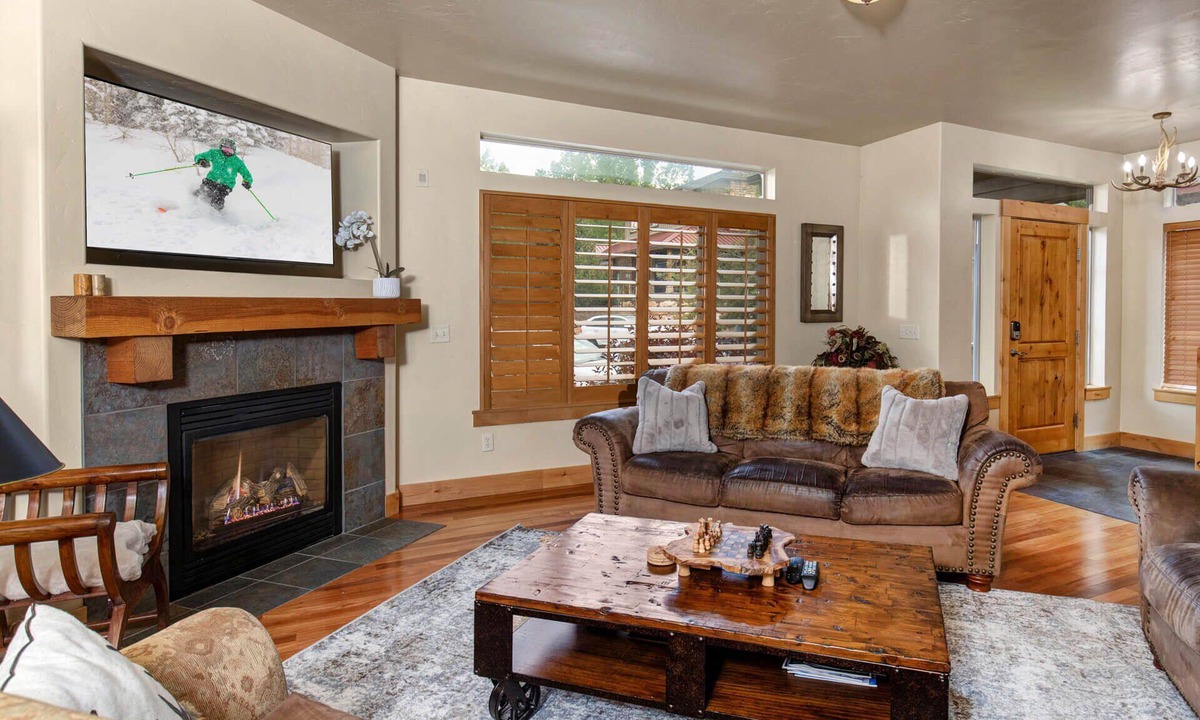 Bear Hollow Village House | Moose Mgmt at Bear Hollow 5531: King bed-Balcony w/Grill-Pvt Hot Tub-Pool