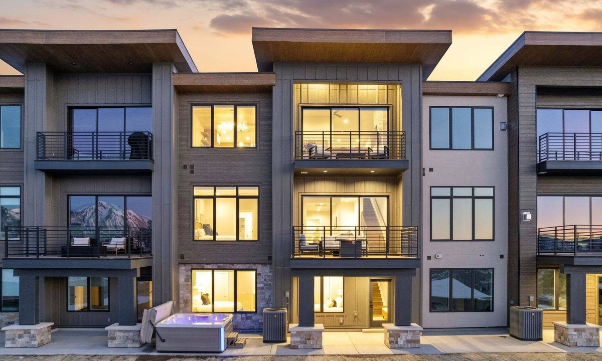 Hideout House | MOUNTAIN LUXE | Panoramic Views + Private Hot Tub