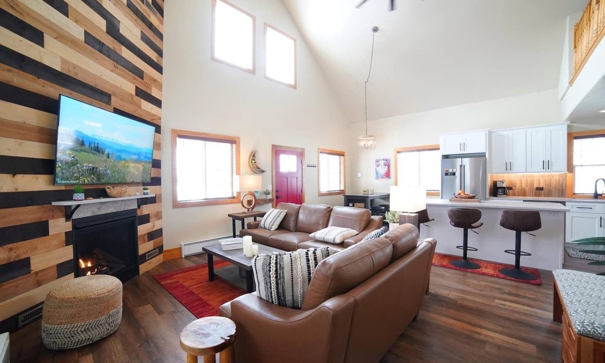 Creekside Meadows House | Mountain Modern Family Home near Grand Targhee - Hot Tub