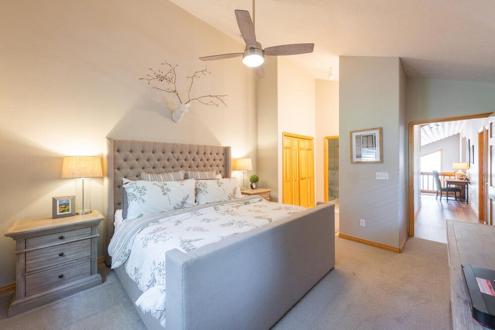 Deer Valley House | Mountain Modern Luxury Townhome in Lower Deer Valley, WiFi, Fireplace, Hot Tub! - SB1104