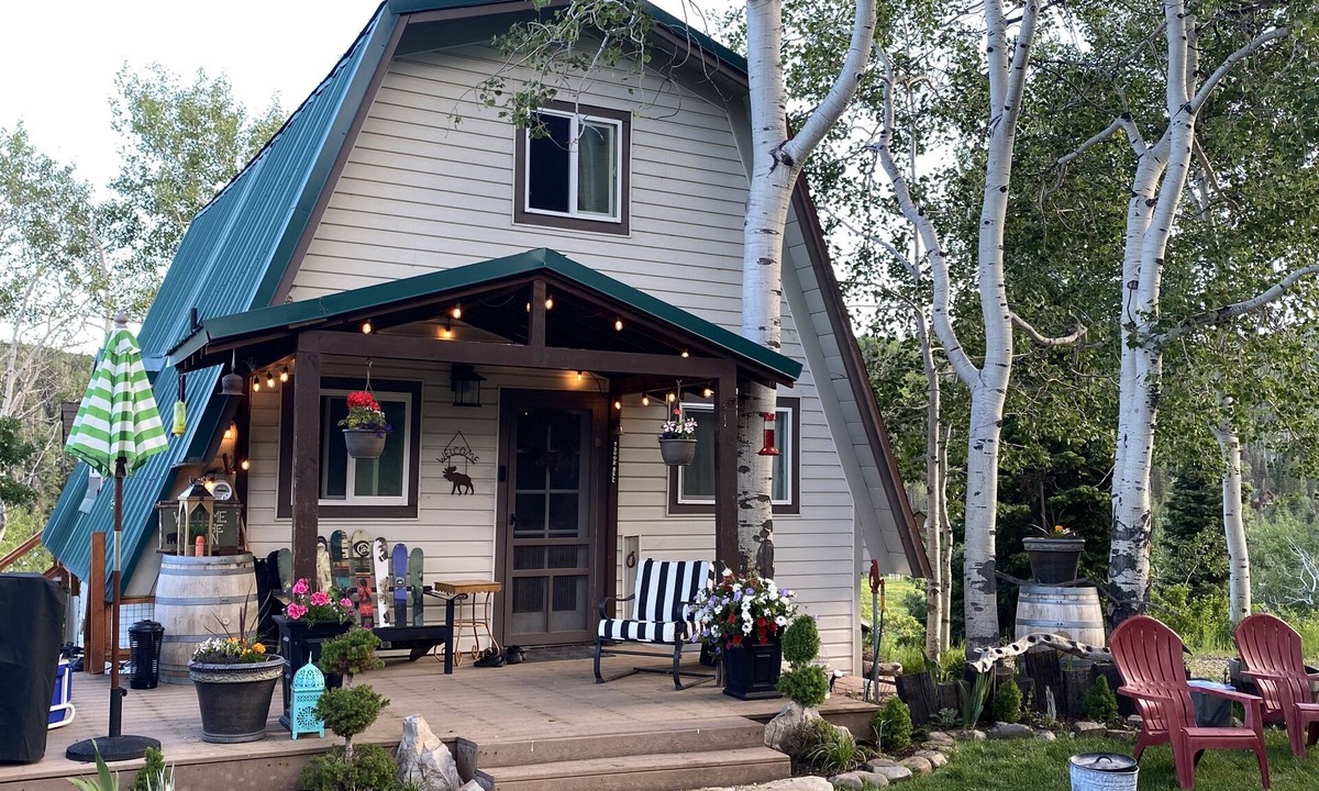 Tollgate Canyon Cabin | Mountain retreat cabin with a view near Park City. Amenities galore!