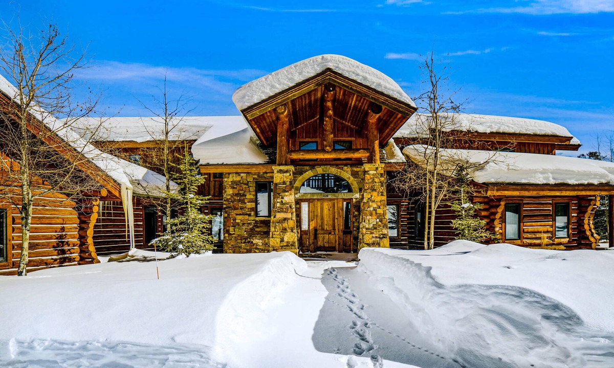 Gallatin Gateway Cabin | Mountain Top Luxury | Cabin in Big Sky w/patio, full kitchen, & W/D