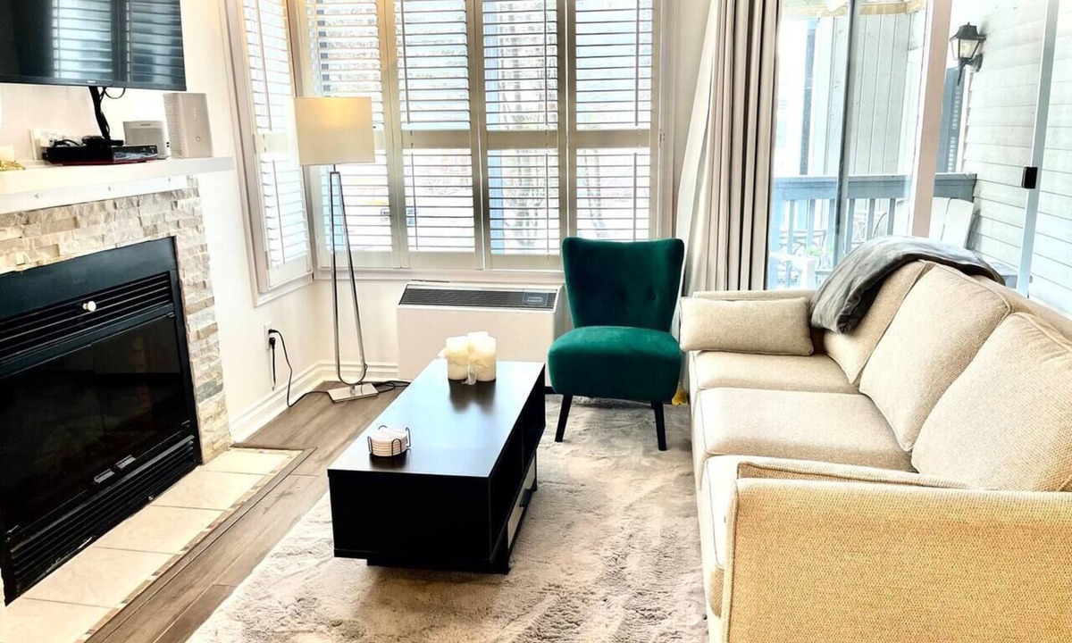 Craigleith Condo | Mountainside Studio Bliss: Steps to Slopes, Renovated, Pool, 2 Hot Tubs, Tennis