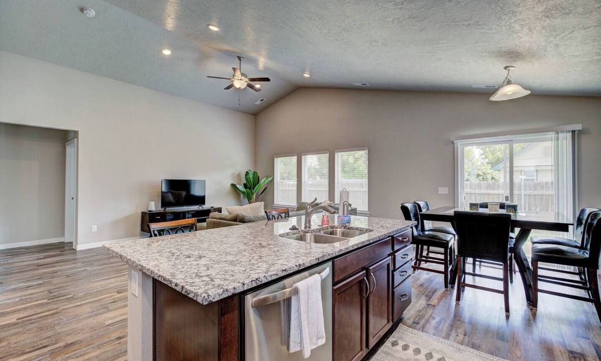 Nampa House | Nampa Family Home | King Bed | 5 TVs | Near Idaho Center | Room for Everyone