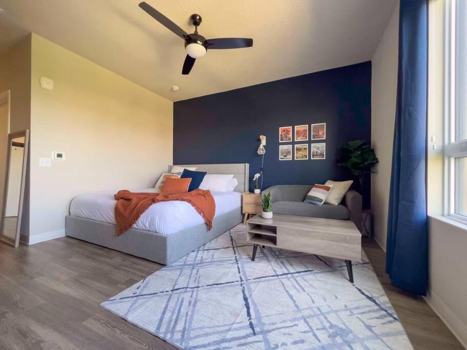 Boise Apartment | Navy Nights & Scenic Feels - Sleek Studio Stay