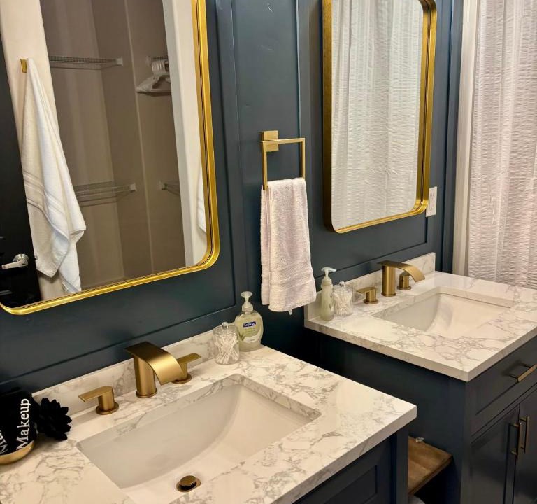 Meridian House | NEW! 3 Private King Suites Walk to The Village