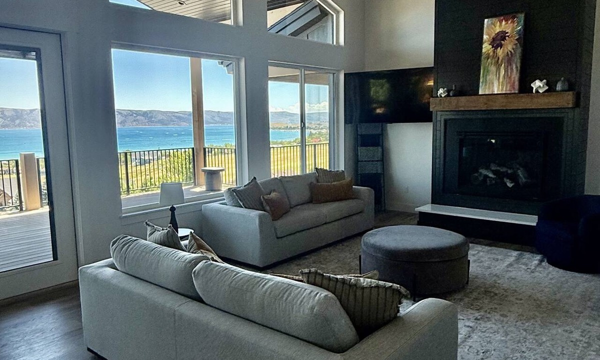 Garden City House | New Custom Home w/6 King Beds Hot Tub -Huge Deck Amazing Lake Views- Sleeps 50