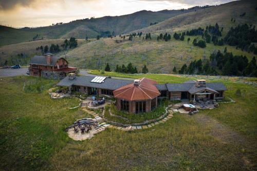 Emigrant House | New Moon Lodge