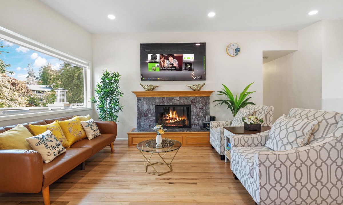 East Lake Hills House | NEW Serene Retreat Seattle East: 3BR Home with Garden & Playground