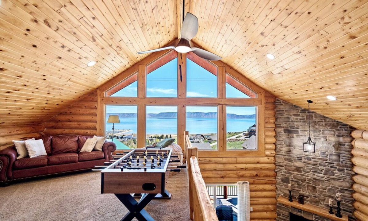 Harbor Village Cabin | Newly Remodeled Bear Lake Lodge. Panoramic Lake Views. 15 Min From Beaver Mtn!