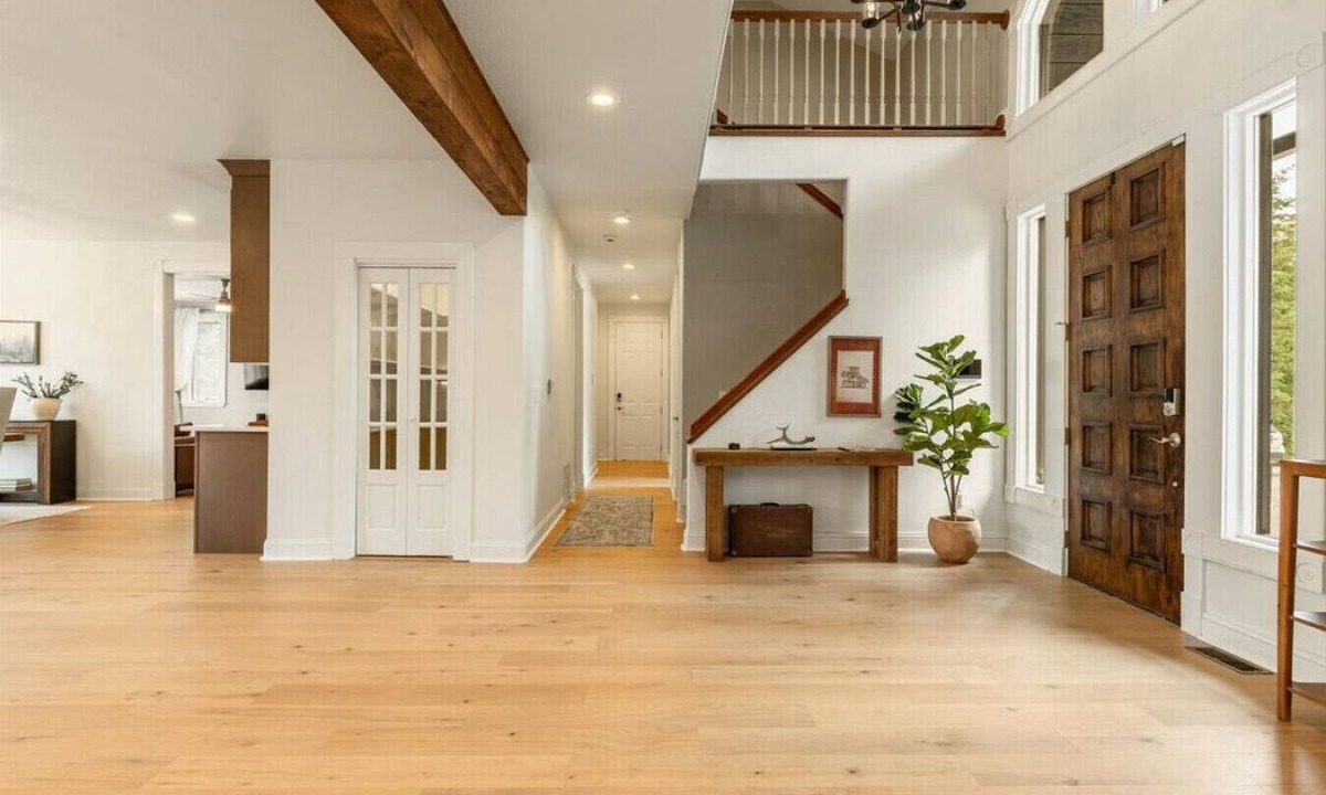 Kalispell House | Newly Remodeled Retreat w/Court + Views + Tub