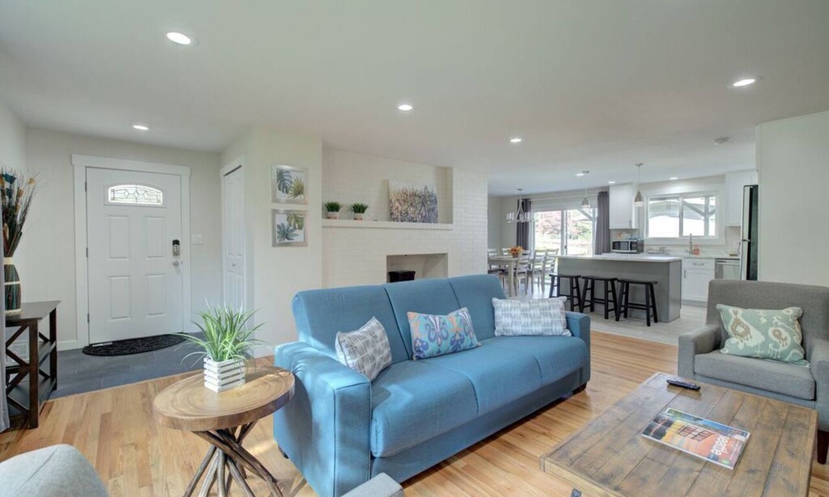 Kirkland House | Newly Renovated Kirkland/Redmond Rambler