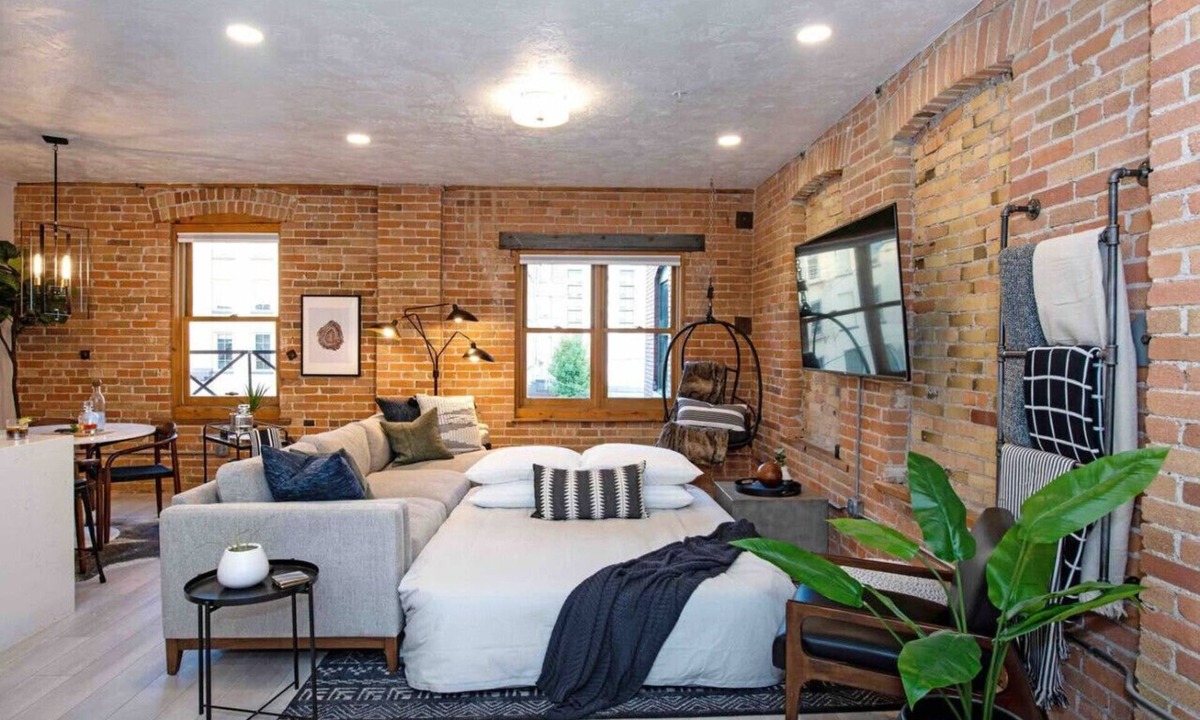 Rio Grande Apartment | Newly Renovated Industrial Modern Downtown Loft