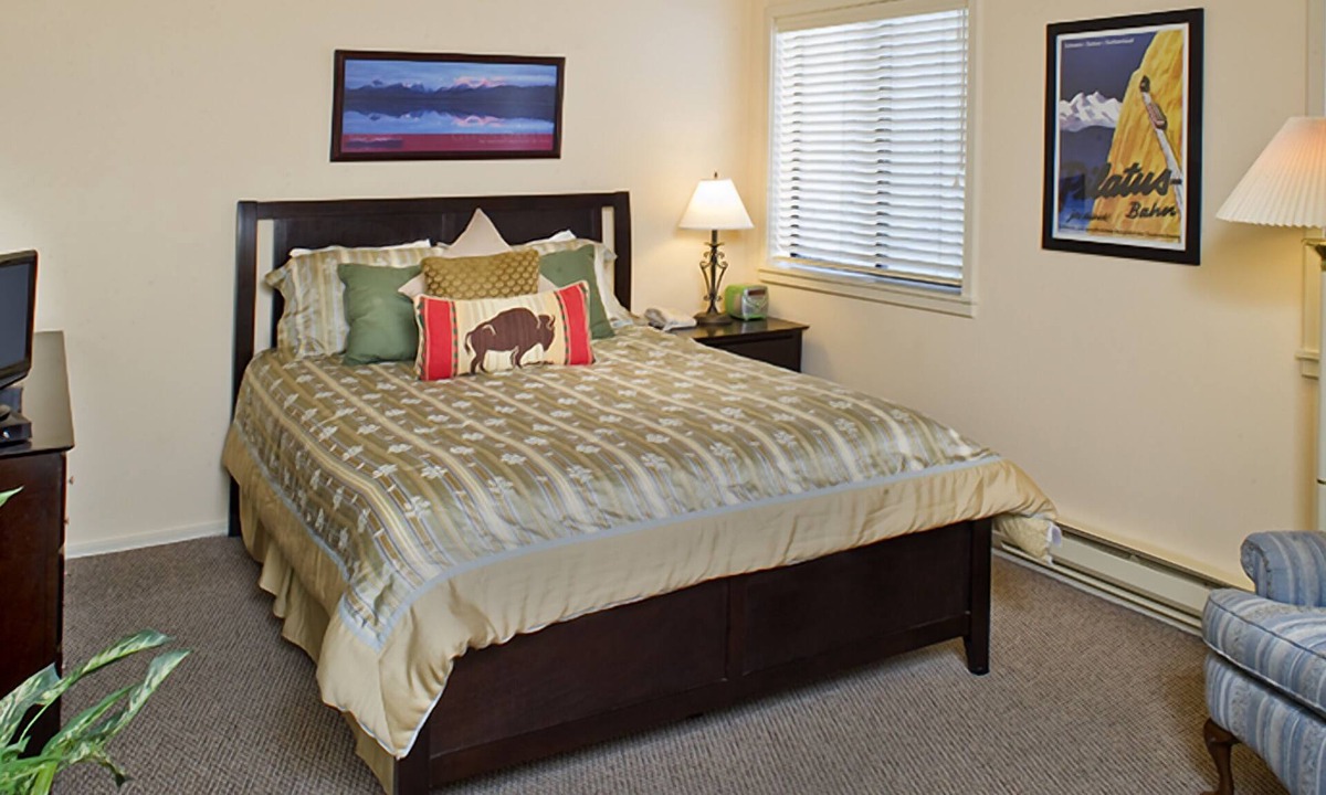 Elkhorn Hotel | One-Bedroom Condo w/Queen Bed, Scenic Views & Steps to Shops and Pool Access