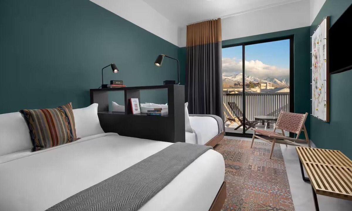 People's Freeway Hotel | Outdoor Adventure Haven evo Style, Dogs Are Welcome, Free Parking!