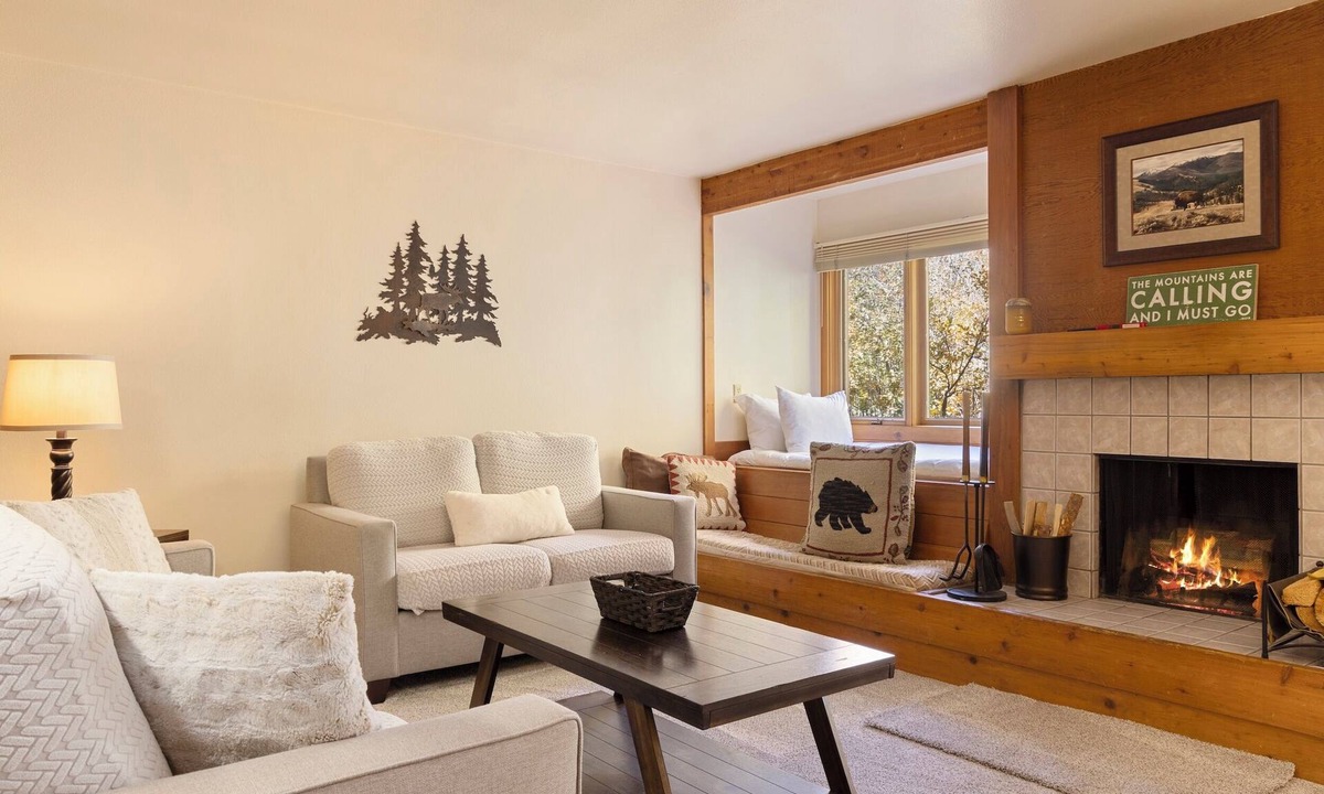 Moose Wilson Road Condo | Outpost: Larkspur 1212