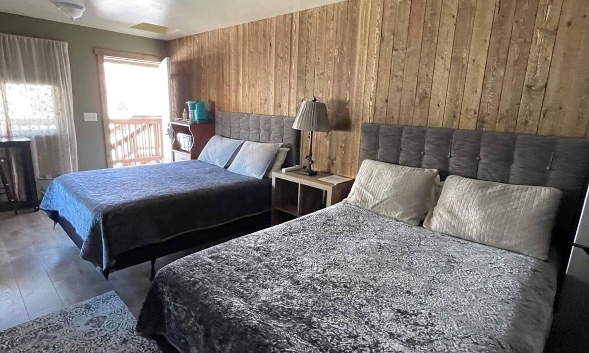 Gardiner House | ParkWay Yellowstone Guest House room #2