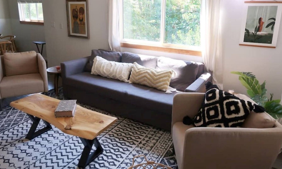 Hilltop House | Peaceful, family-friendly, cozy African-inspired bohemian downtown getaway