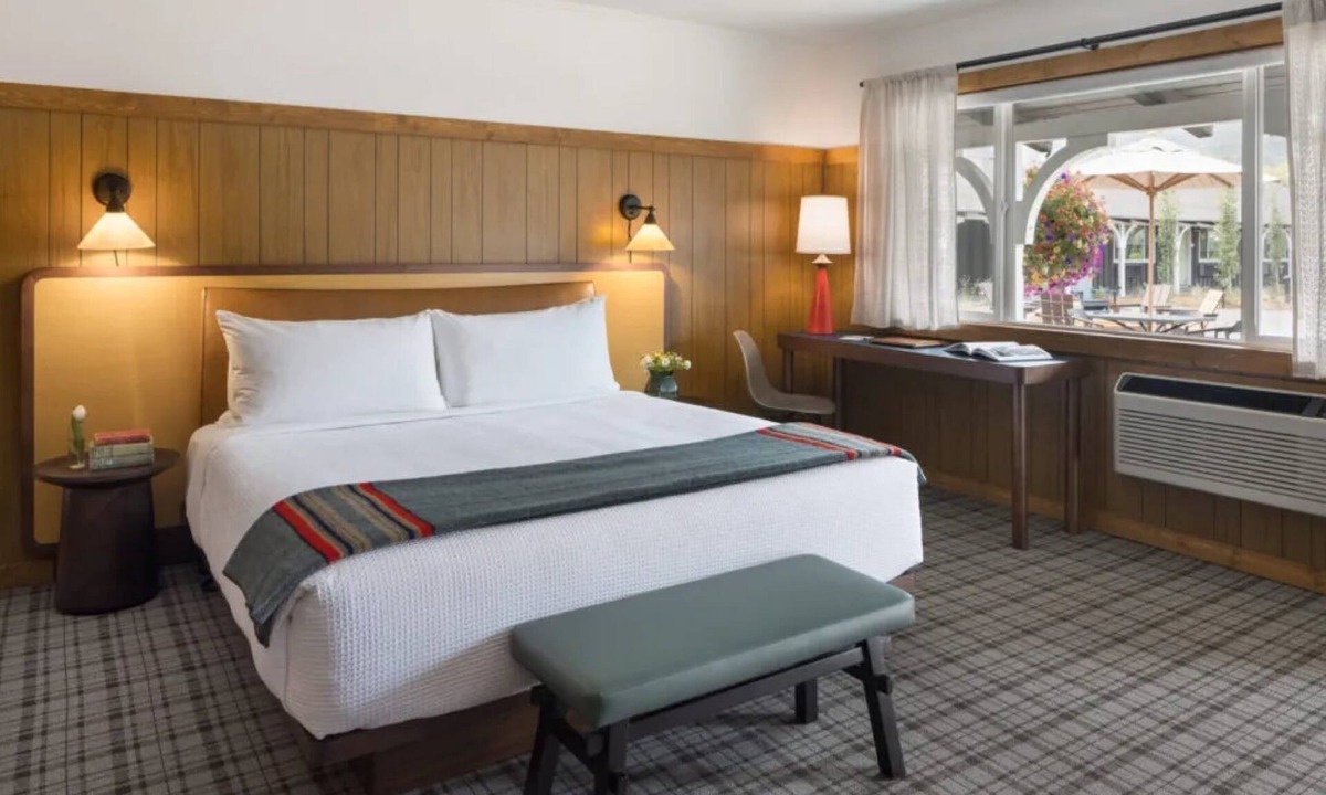 Jackson Hotel | Peaceful Getaway with Hot Tubs & Relaxing Courtyard