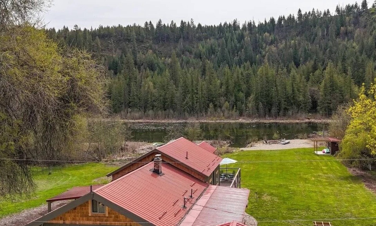 Elk Cabin | Peaceful Lakefront Cabin Retreat on a Quiet & Secluded Lake