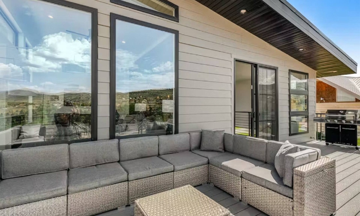 Sweetwater House | Pet Friendly! Luxury Lakeview Cabin near golf course and Ideal Beach Access