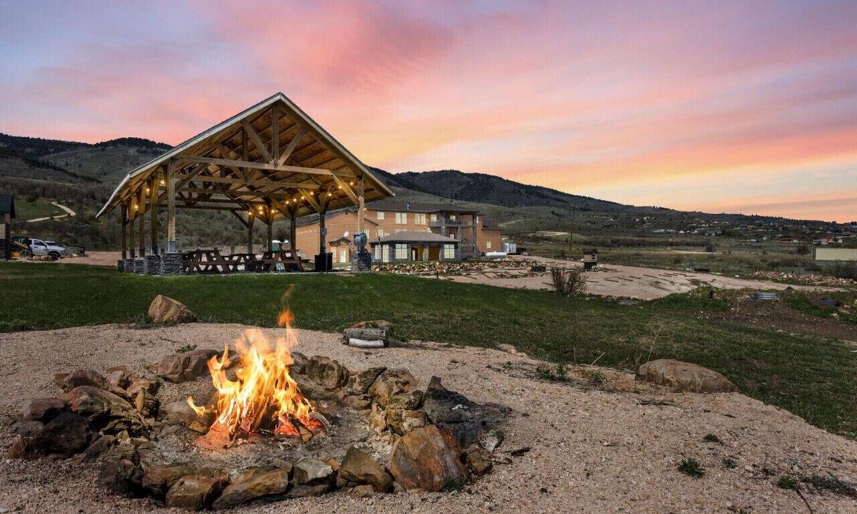 Fish Haven House | Pool, Racquetball, RV, Sauna - Retreats & Events!