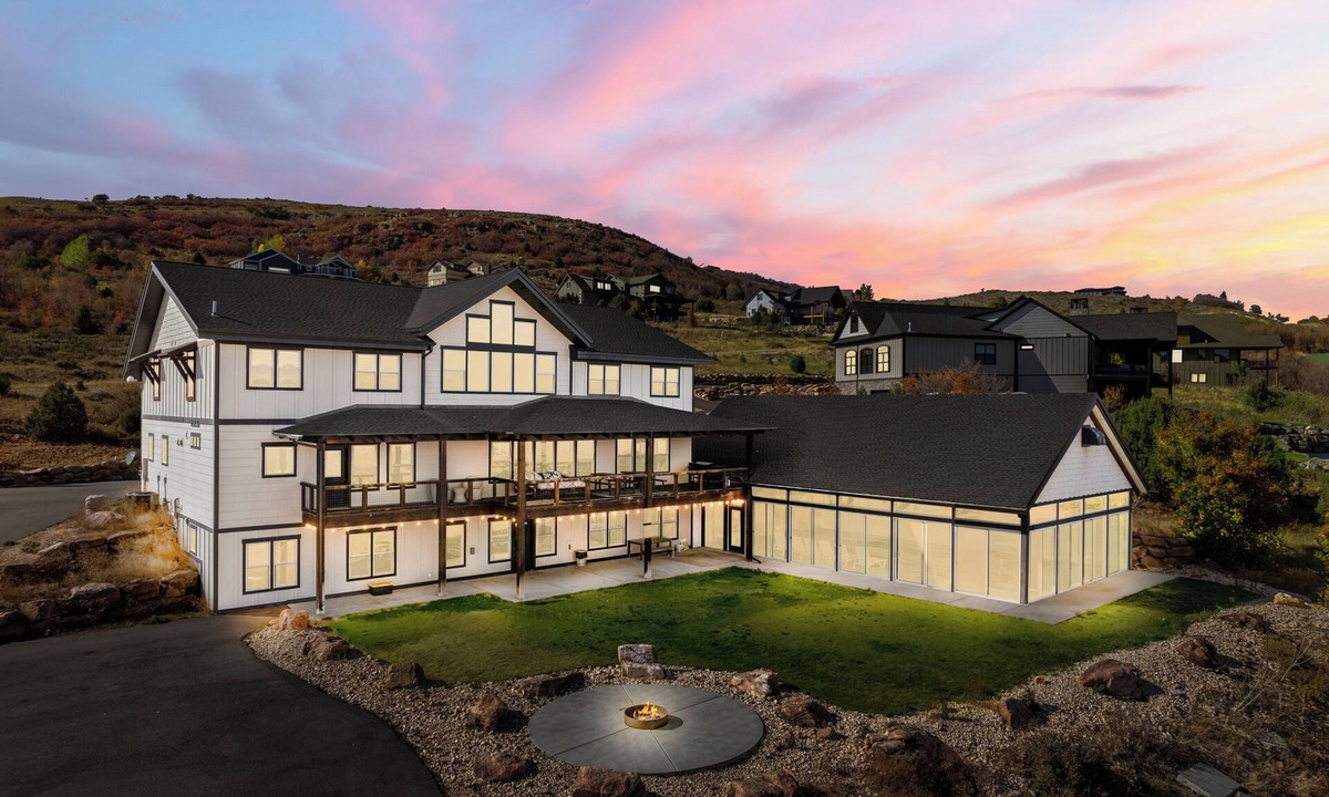 Garden City House | Pool Table, Treehouse, Indoor Pool, Lake View, Large Kitchen, Spacious Bedrooms